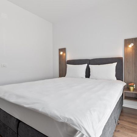 Grand Hill Flats Lägenhet Oradea Exteriör bild