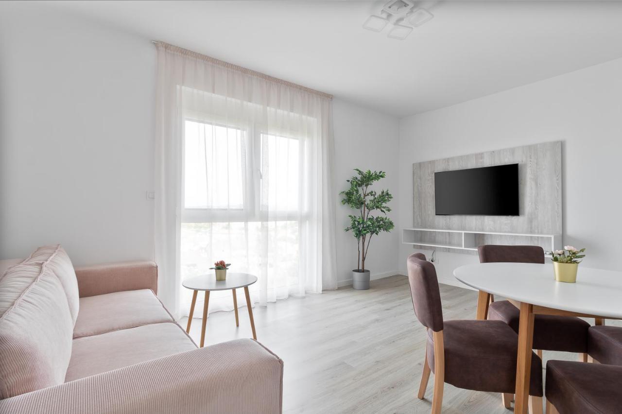 Grand Hill Flats Lägenhet Oradea Exteriör bild