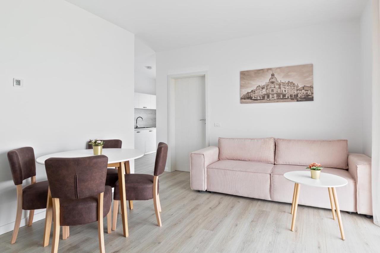 Grand Hill Flats Lägenhet Oradea Exteriör bild