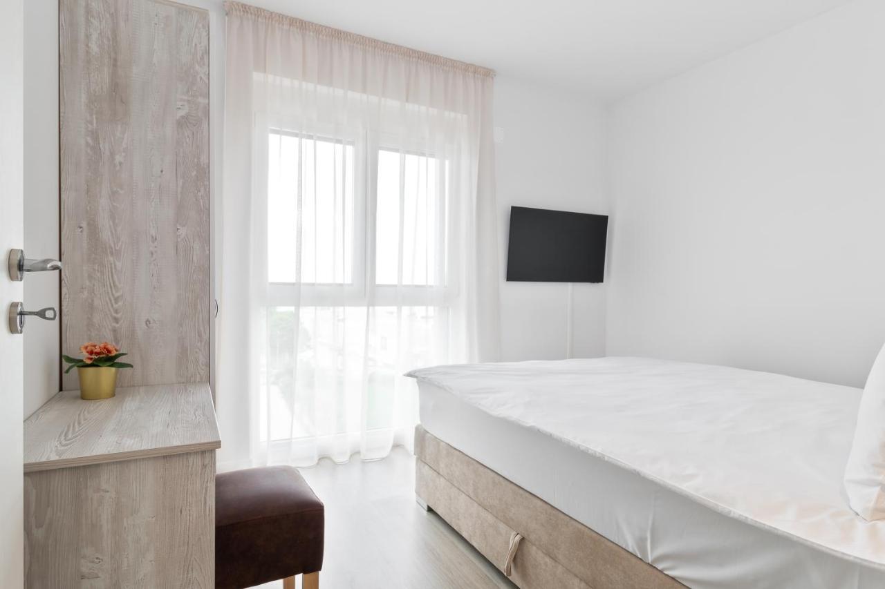 Grand Hill Flats Lägenhet Oradea Exteriör bild