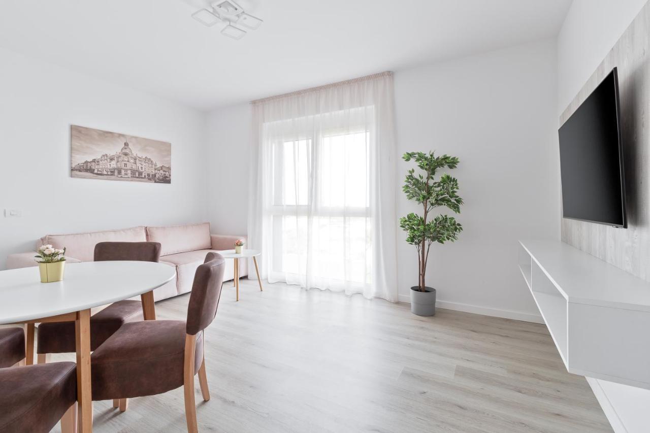 Grand Hill Flats Lägenhet Oradea Exteriör bild