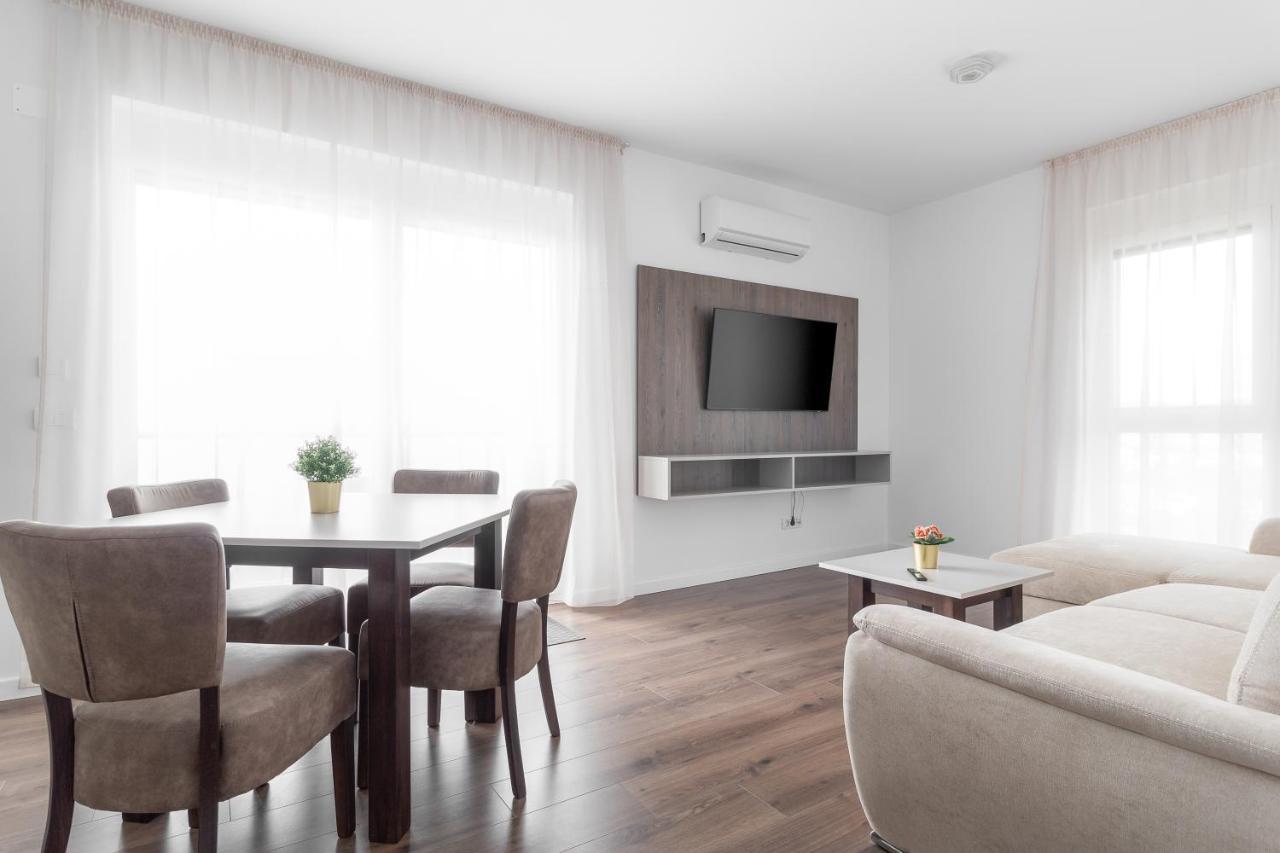 Grand Hill Flats Lägenhet Oradea Exteriör bild
