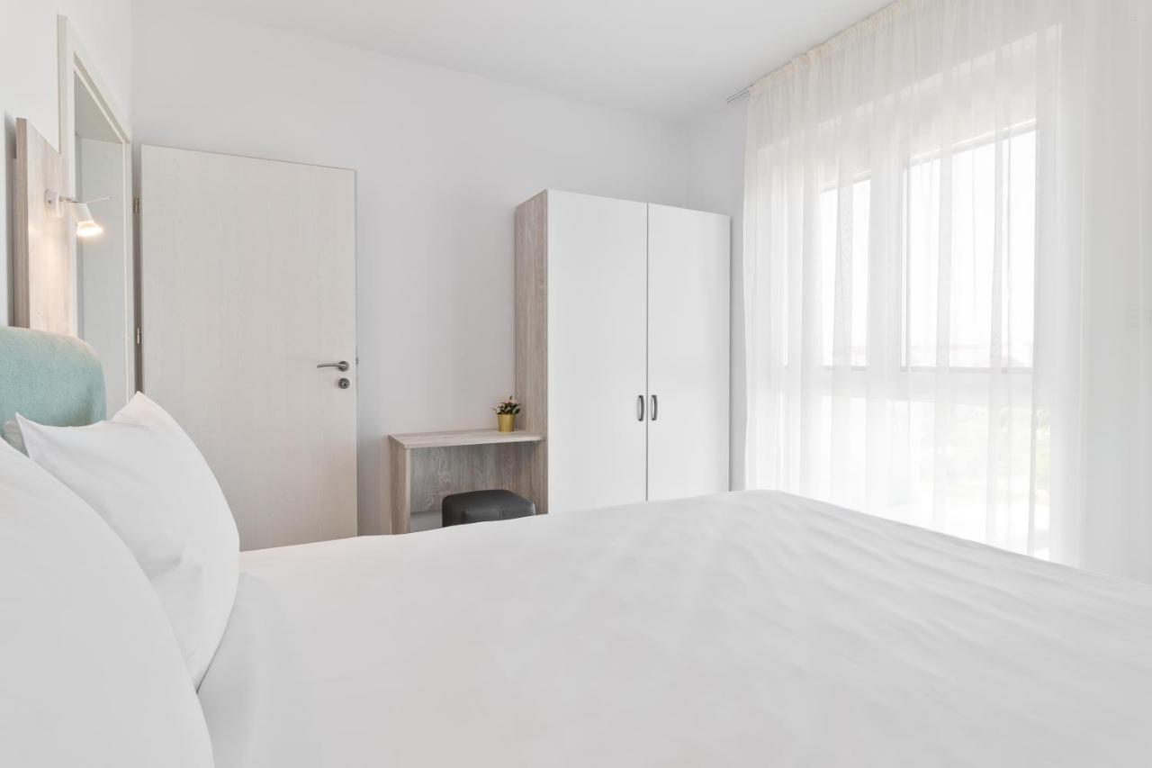 Grand Hill Flats Lägenhet Oradea Exteriör bild