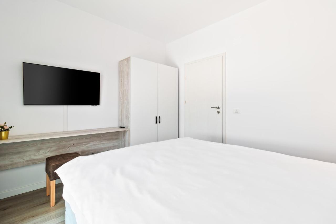 Grand Hill Flats Lägenhet Oradea Exteriör bild