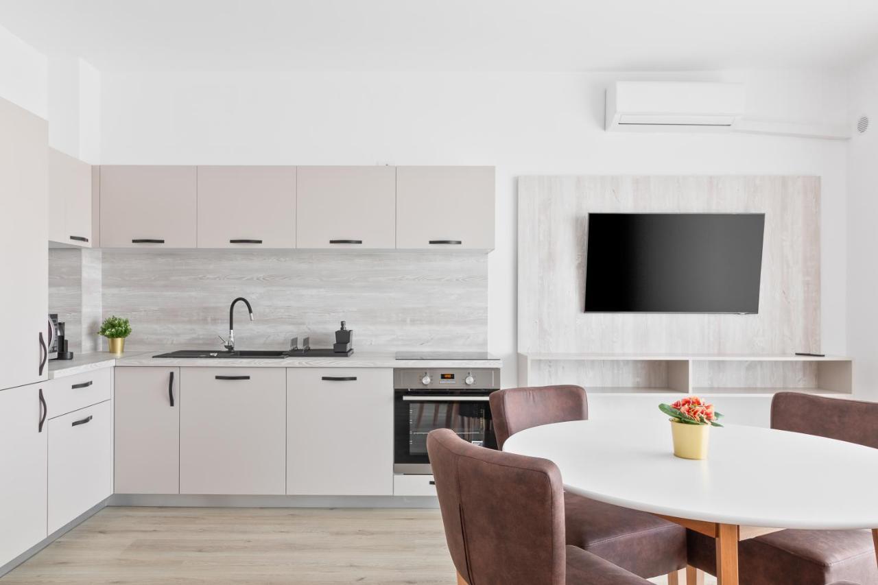 Grand Hill Flats Lägenhet Oradea Exteriör bild