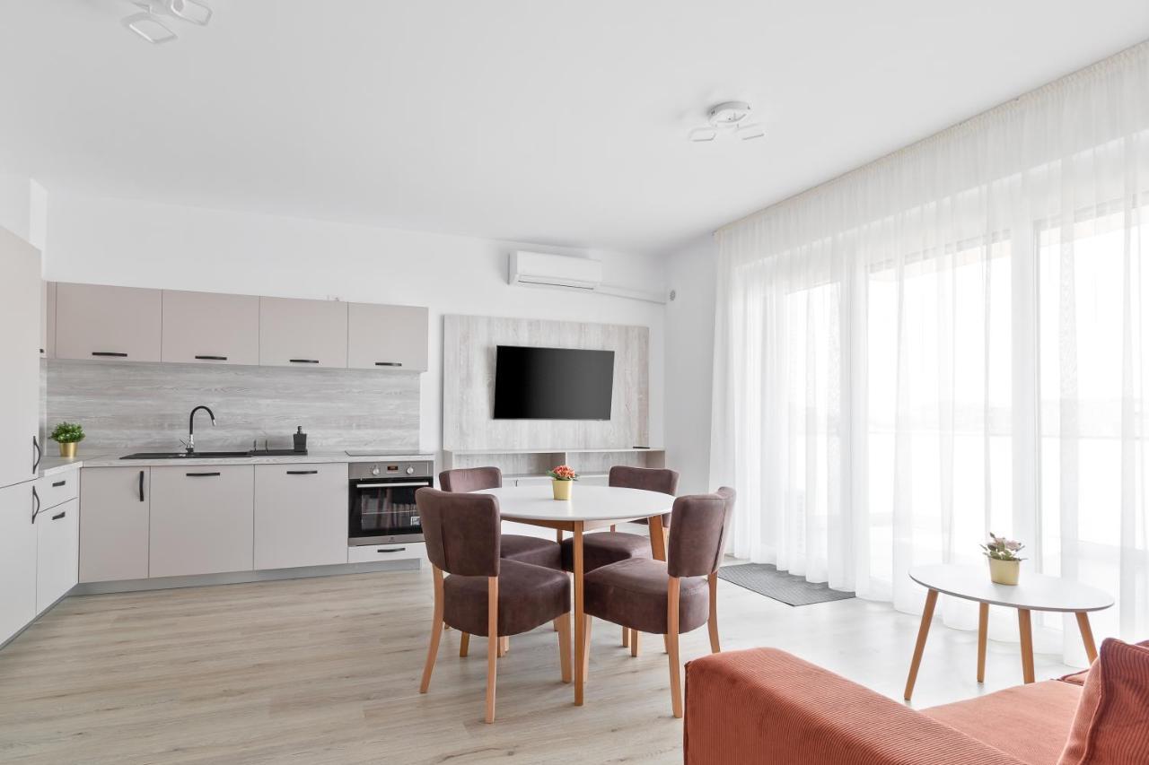 Grand Hill Flats Lägenhet Oradea Exteriör bild
