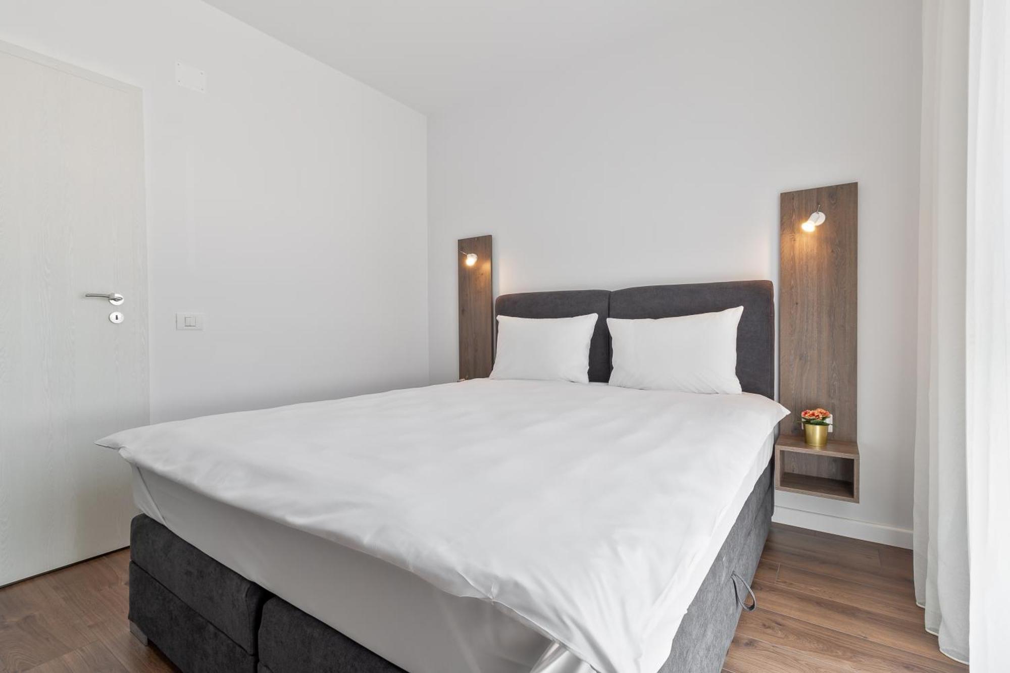 Grand Hill Flats Lägenhet Oradea Exteriör bild